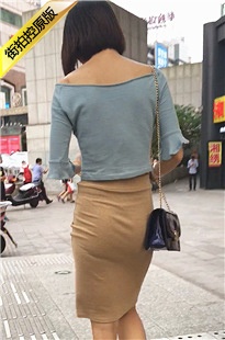 地铁拍摄高挑身材紧身包臀长裙美眉[200M/MOV]