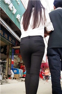 饱满圆翘的黑裤，紧绷不失风sao[569M/MP4]