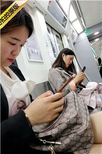 4K-地铁上的丝腿美眉[1.88G/MP4]