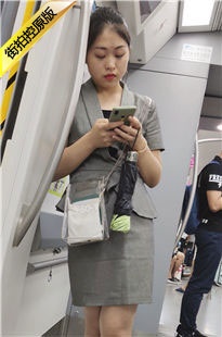 4K-地铁上的制服OL美女[975M/MP4]