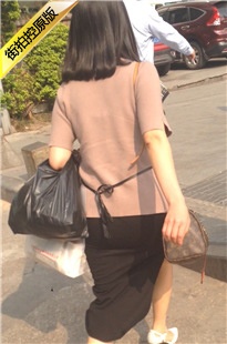 黑色分叉裙白凉高街拍MM[359M/MOV]