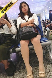 4K-车站候车的褐色短裙肉丝极品女神[636M/MP4]