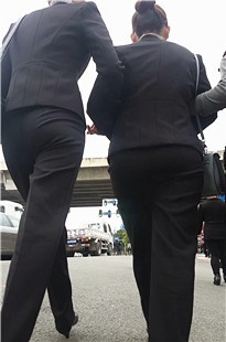 街拍3个职业装西裤OL [425M/MP4]