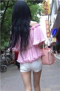 【云儿原创作品】白色热裤美眉肩上有纹身[921M/MP4]