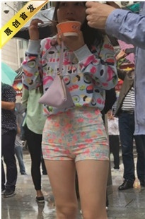 【带子狼原创作品】花式紧身热裤MM [MP4/4GB]