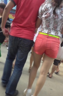 跟拍橙色热裤翘臀美眉[184M/MTS]