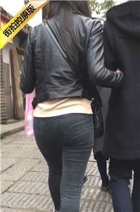 街拍极品牛仔裤翘臀美眉[366M/MOV]