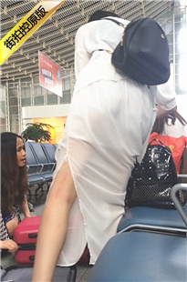 车站薄纱裙美眉下蹲姿势让我颤抖了[231M/MOV]