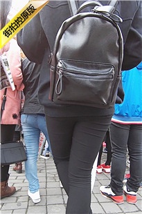 发传单的黑衣黑色紧身裤美眉[781M/MP4]