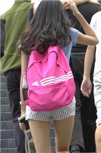 纤细美眉风中飞舞的长发[94M/MP4]