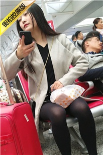 4K-车站候车的包臀短裙长发黑色SW美眉[765M/MP4]