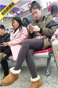 4K-高铁站拍摄灰色打底SW极品长腿美女[924M/MP4]