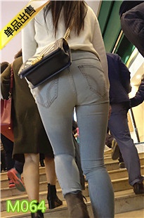 4K-浅蓝紧身牛仔裤极品饱满翘臀长发漂亮美眉M064[595M]