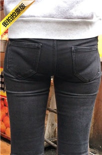 黑色紧身牛仔裤美眉显路明显三角[347M/MOV]