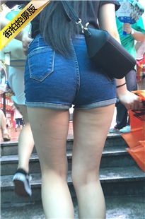 跟拍牛仔热裤翘臀美眉[223M/MOV]