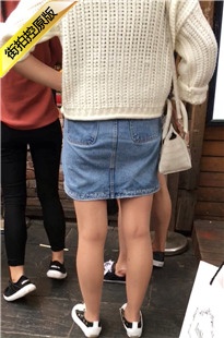 高挑平底鞋牛仔热裤美眉[145M/MOV]