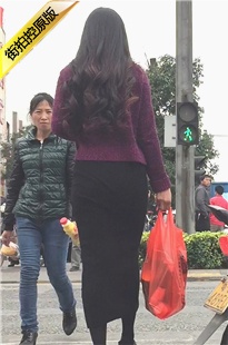 长裙气质翘臀美女[954M/MOV]