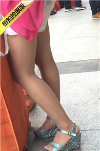 白色蕾丝短裤肉丝美眉[139M/MOV]