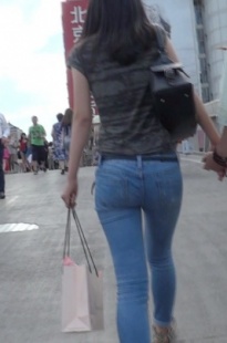 迷彩上衣蓝牛仔裤小妹惹人爱[115M/MTS]