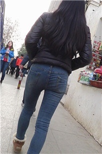 紧牛翘臀美眉[149M/AVI]