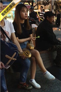 夜拍牛仔包臀短裙圆润翘臀美眉[151M/MOV]