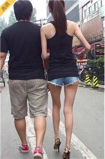 超骨感热裤妹纸，PP还是挺饱满的[188M/MP4]