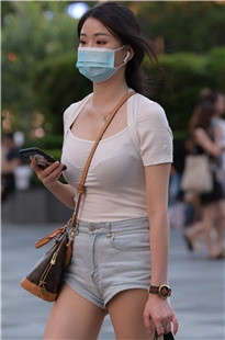 清秀的热裤美腿女生3A1112[1.25G]