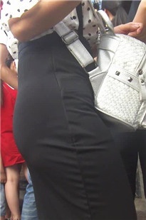 半截包臀裙臀部大得都要包不住了让人垂怜[316M/MP4]