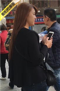 街头灰色紧牛漂亮美眉[689M/MOV]