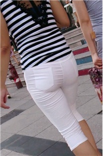 白色七分裤，紧得极致[261M/MP4]