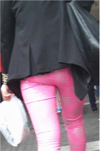 超紧绷的粉色印花紧身铅笔裤紧臀美MM[131M/MP4]