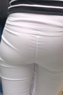 尾随跟拍紧身白裤翘臀美女[524M/MP4]