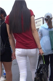 极品长发白裤少女，身材超赞[2.04G/MP4]