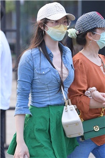 牛仔上衣搭配小绿裙另有一番风味3A6611[1.72G]