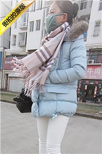 街边等待驾考的紧身白裤妹子[1G/MP4]