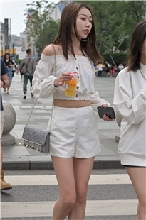 黑高跟短裤大长腿美女3A553[1.3G]