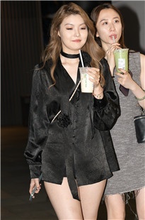 原来是她，拥有一双大白腿就是迷人3A7915[1.14G]