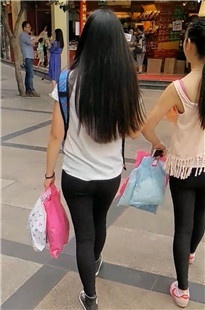 紧身黑裤小美女[50M/MP4]