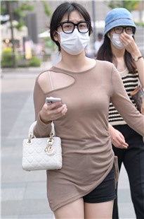 迷人妩媚肉色衣服美女3A7722[1.19G]