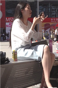 白色连衣裙[1.37G]