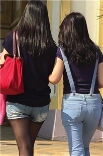 街拍黑丝牛仔热裤和牛仔裤美眉[552M/MOV]