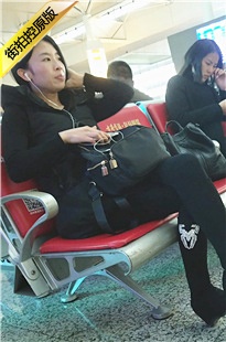 4K-火车站候车的极品长腿黑丝高靴美眉[848M/MP4]