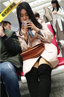 4K-火车站等车的黑色高筒鞋极品长发美女[692M/MP4]