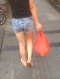 【刘大师作品】黑衣热裤MM『极品控论坛首发』[79.6M/MOV]