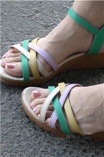 【4K超清画质】超级诱惑的粉红美趾 [MP4/1GB]