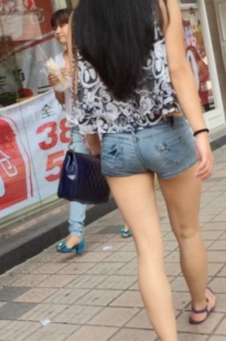 蓝色热裤牛仔裤小妹[193M/MOV]