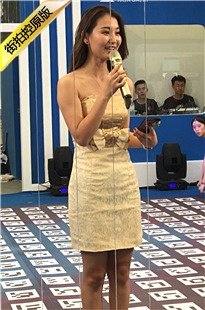 4K-白色连衣裙翘臀美女主持[451M/MOV]