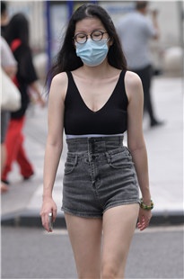 热裤大白腿女孩3A5625[2.22G]