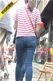 4K-蓝色紧牛美眉在逛街[2.73G/MP4]