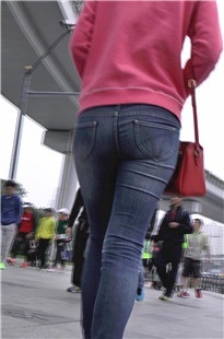 红衣紧臀牛仔裤单纯MM [745M/M2TS]